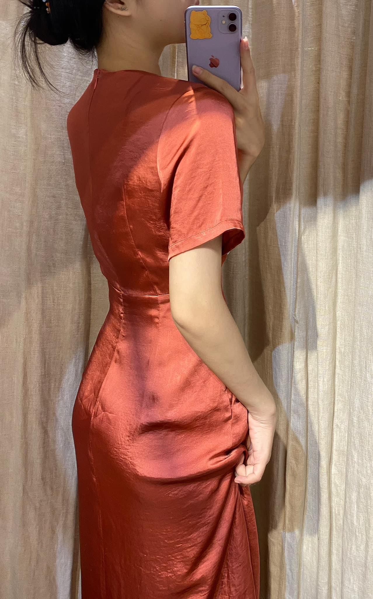 Adeline Dress - Đầm Lụa Cổ V Tay Ngắn E44