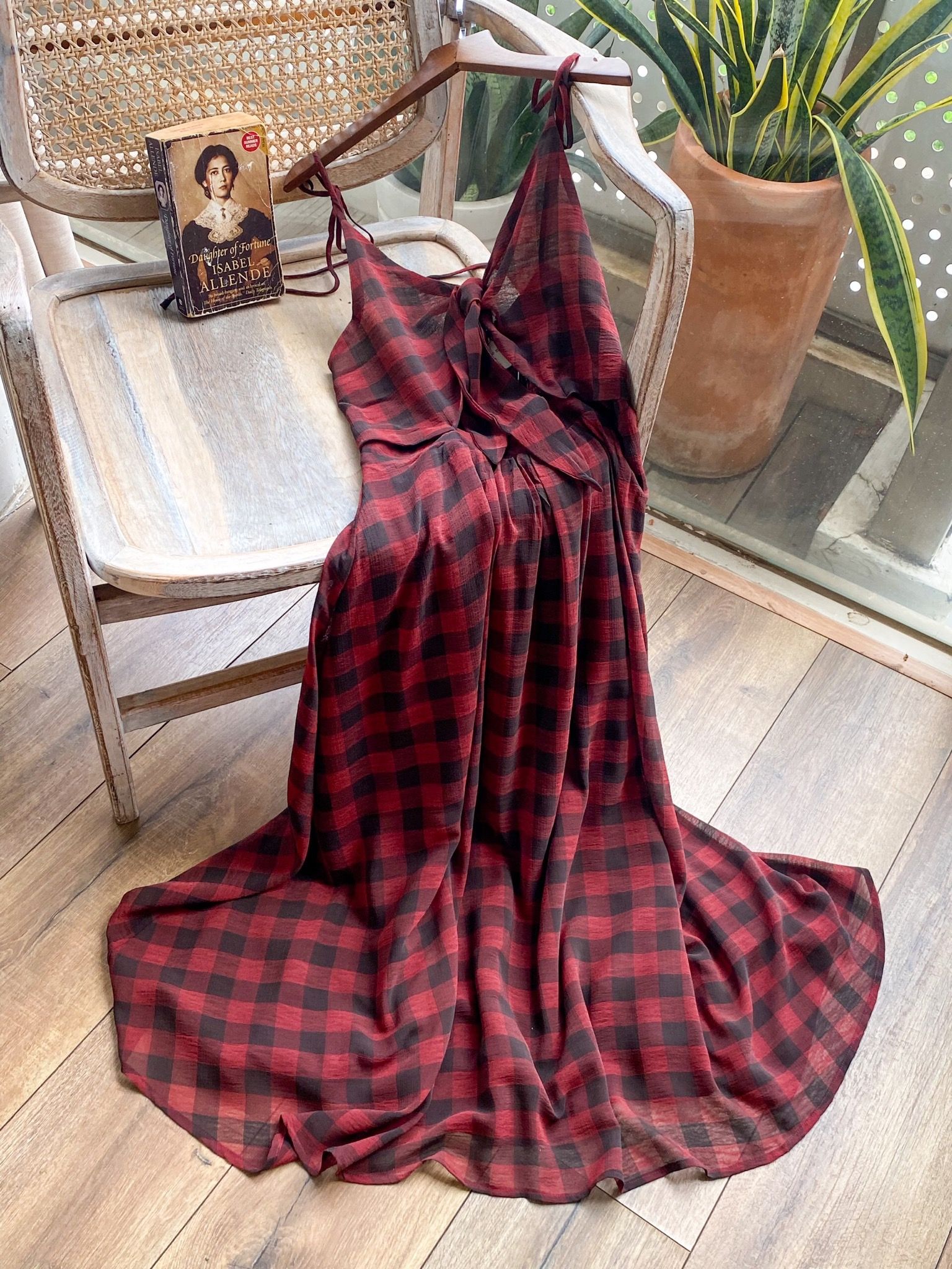 Ellie Dress - Đầm 2 dây cột nơ caro đỏ đen - LN0422.D02