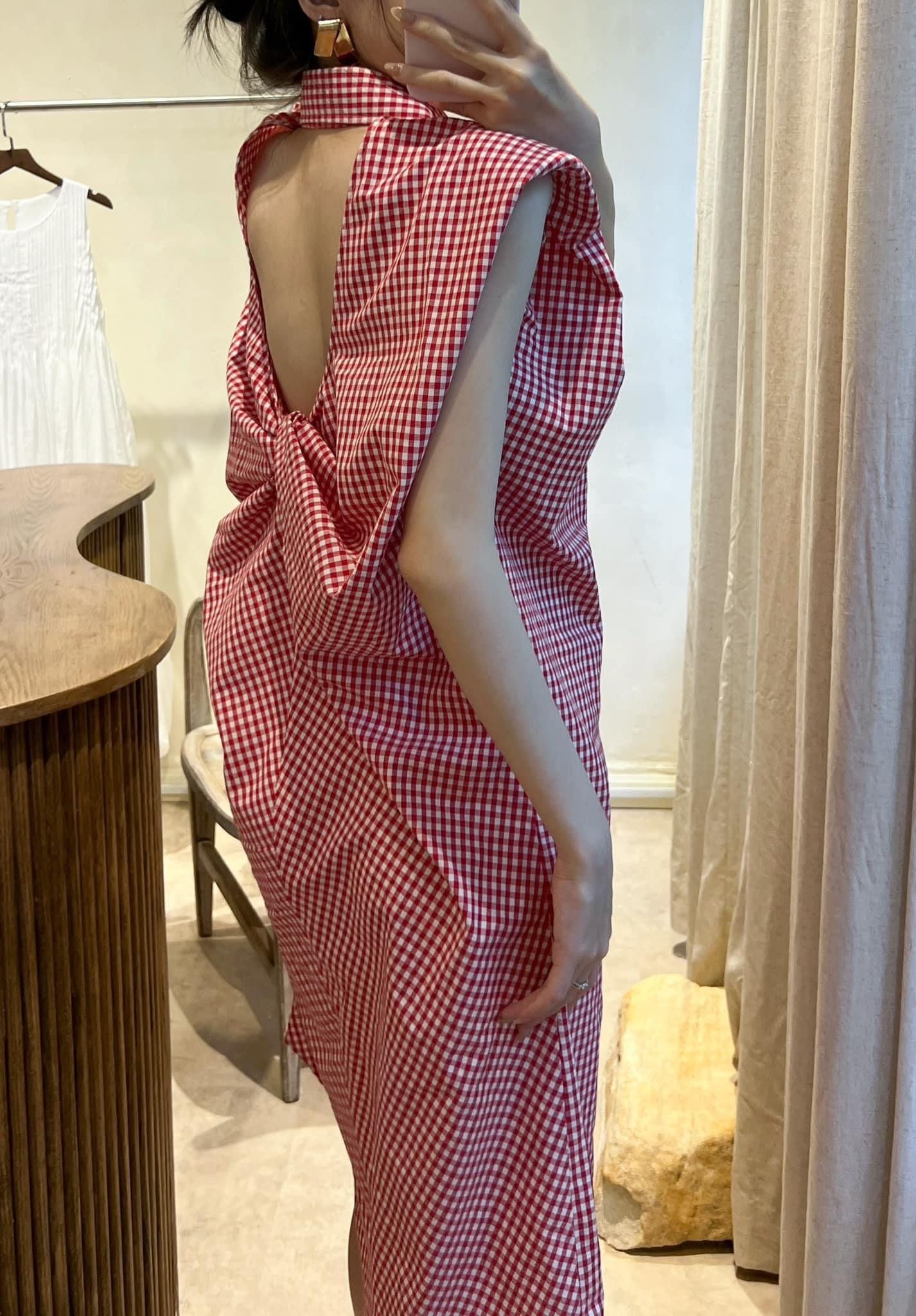 Tiffany Dress - Đầm hoa hồng khoét lưng