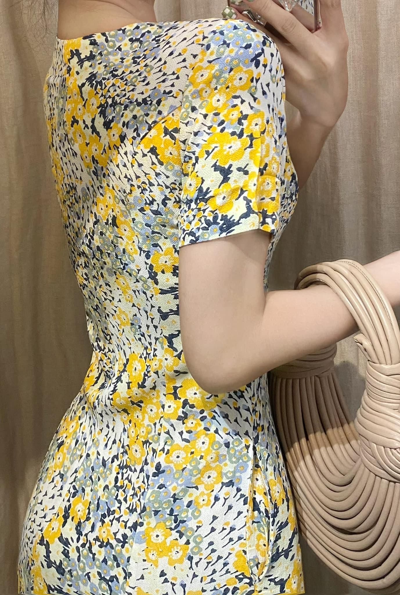 Linda Dress - Đầm hoa vàng hàng nút phía trước D147