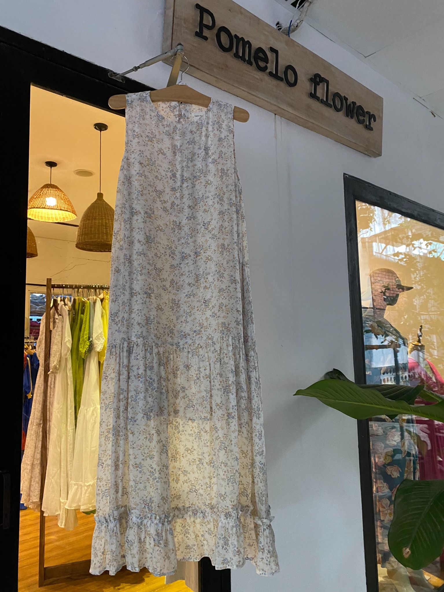 Blakely Dress - Đầm sát nách nền trắng in bông nâu - D609