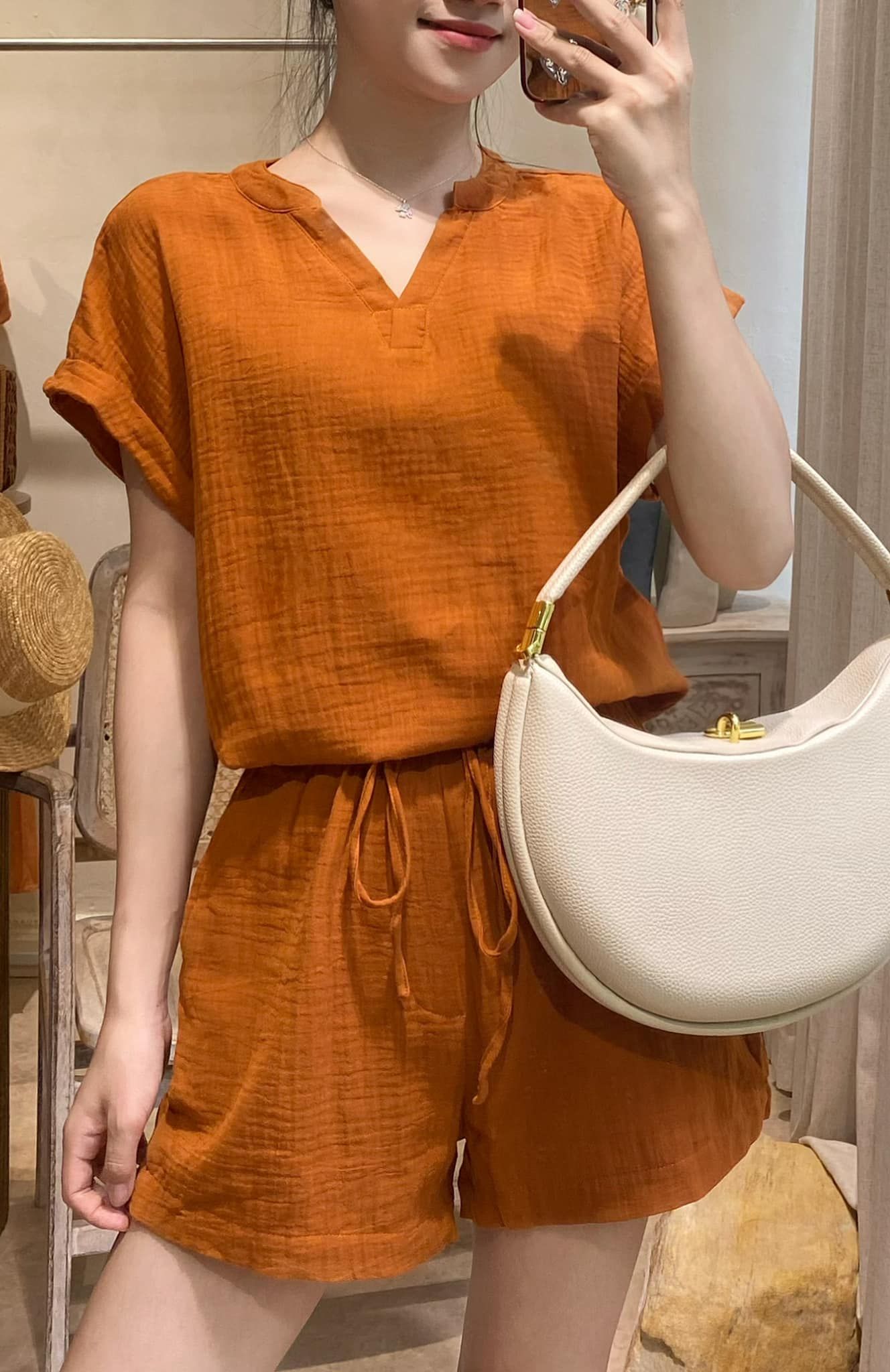 Eira Set - Set Áo Cổ Tim Và Quần Ngắn
