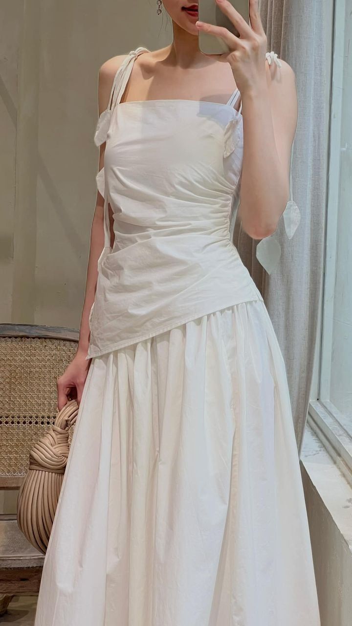 Emilia Set - Set Áo 2 Dây Và Chân Váy