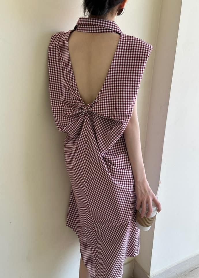 Tiffany Dress - Đầm hoa hồng khoét lưng