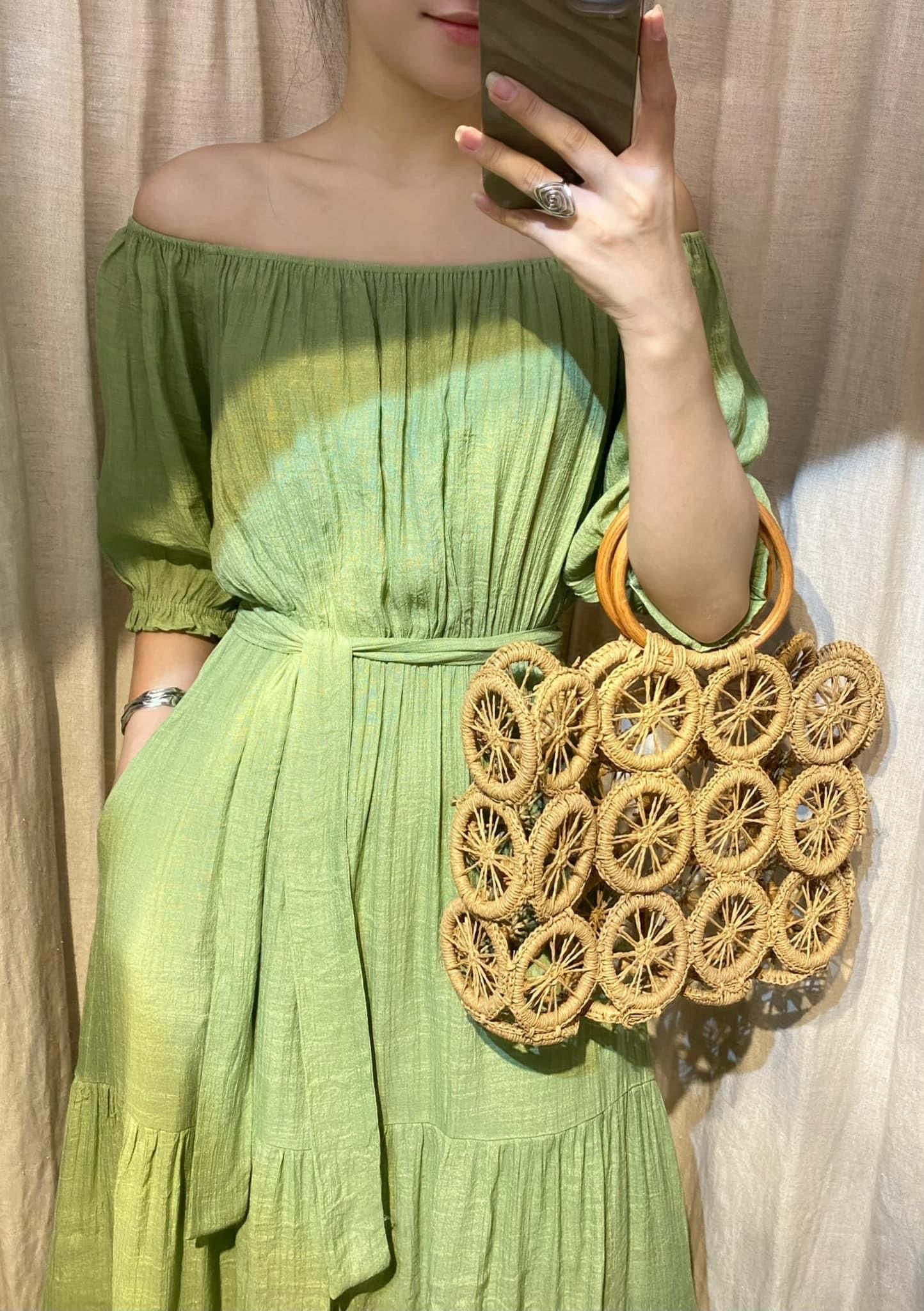 Ana Dress - Đầm xô lụa trễ vai xanh lá D57