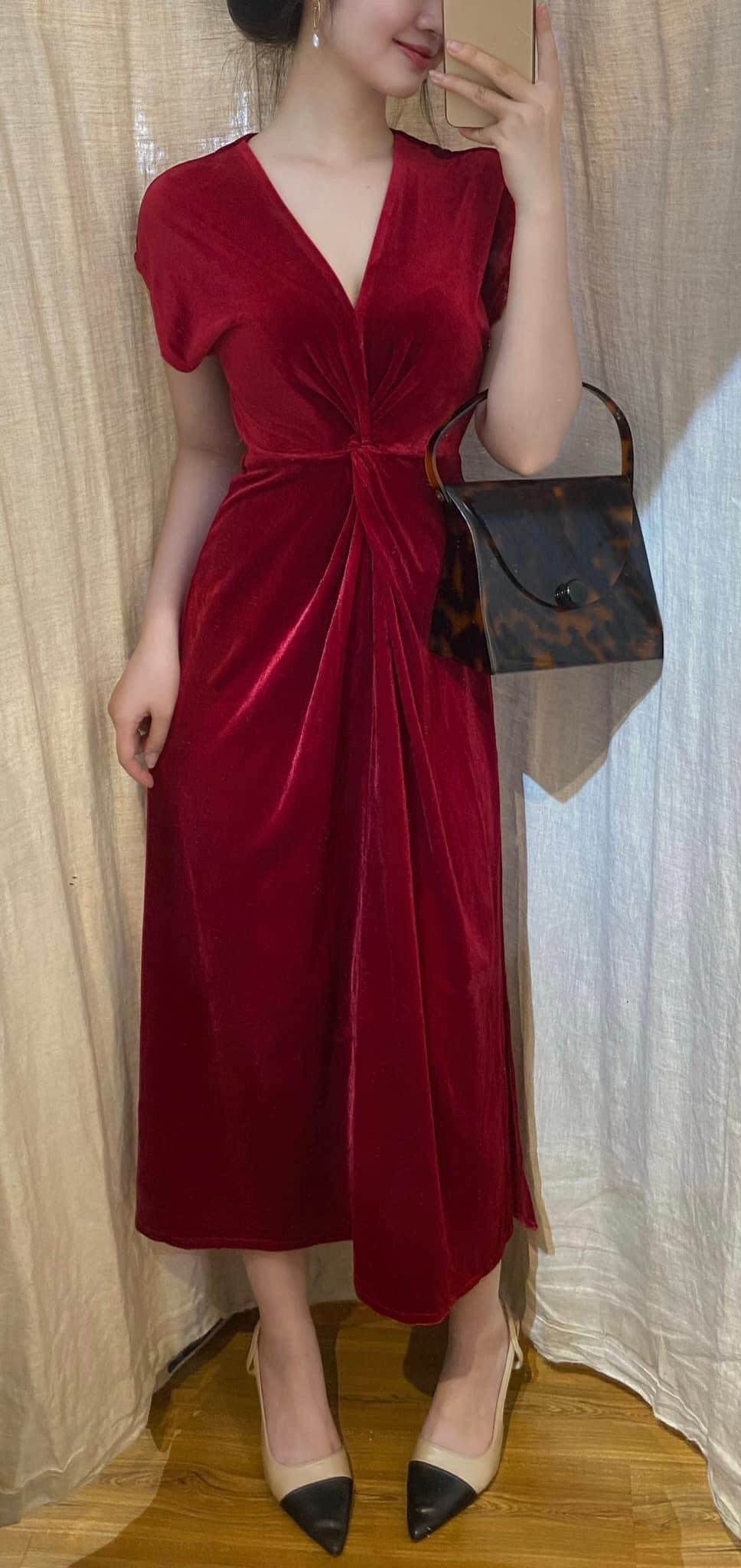 Della Dress - Đầm Nhung Xoắn Eo D909