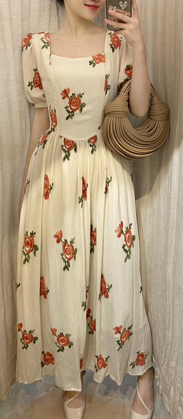 Florence Dress - Đầm thêu hoa hồng cổ vuông D964
