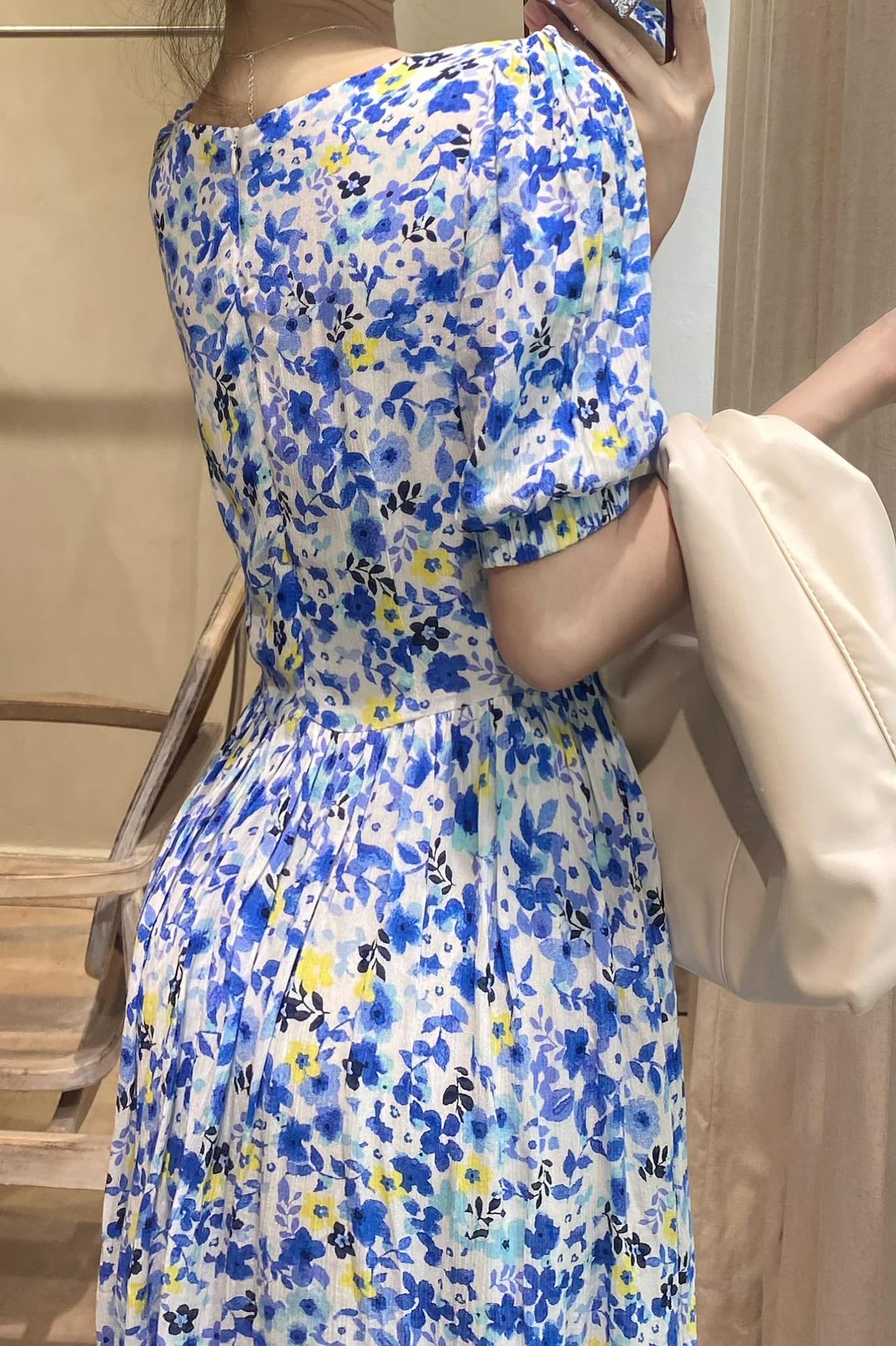 Florence Dress - Đầm thêu hoa hồng cổ vuông D964