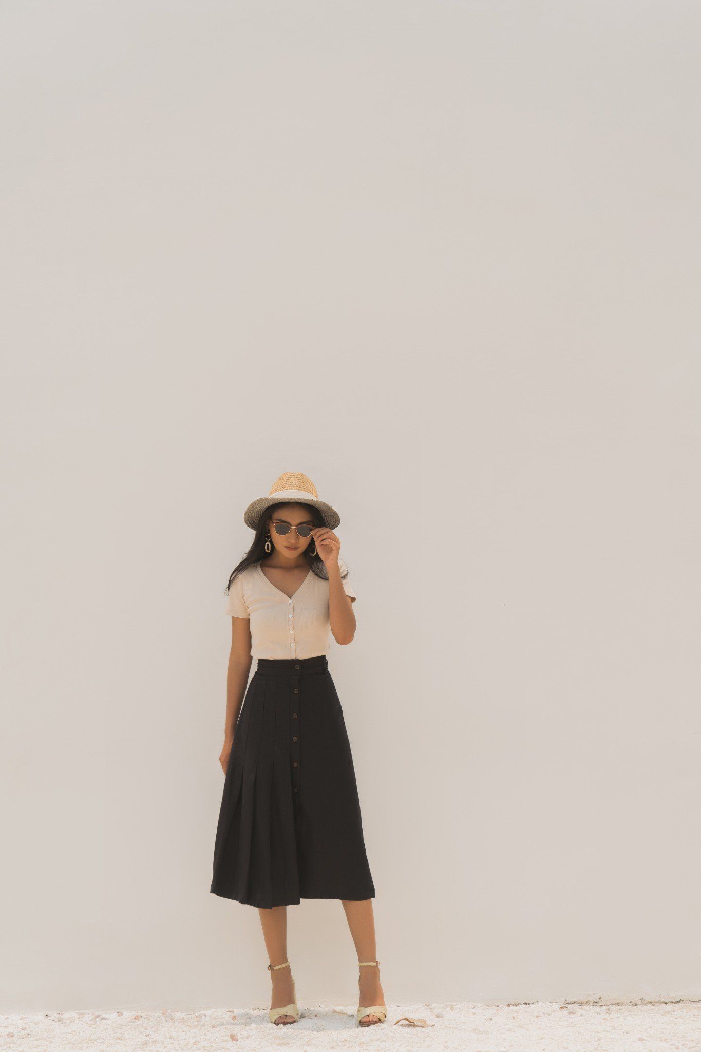 Chân váy xòe linen đen xếp li một bên C30