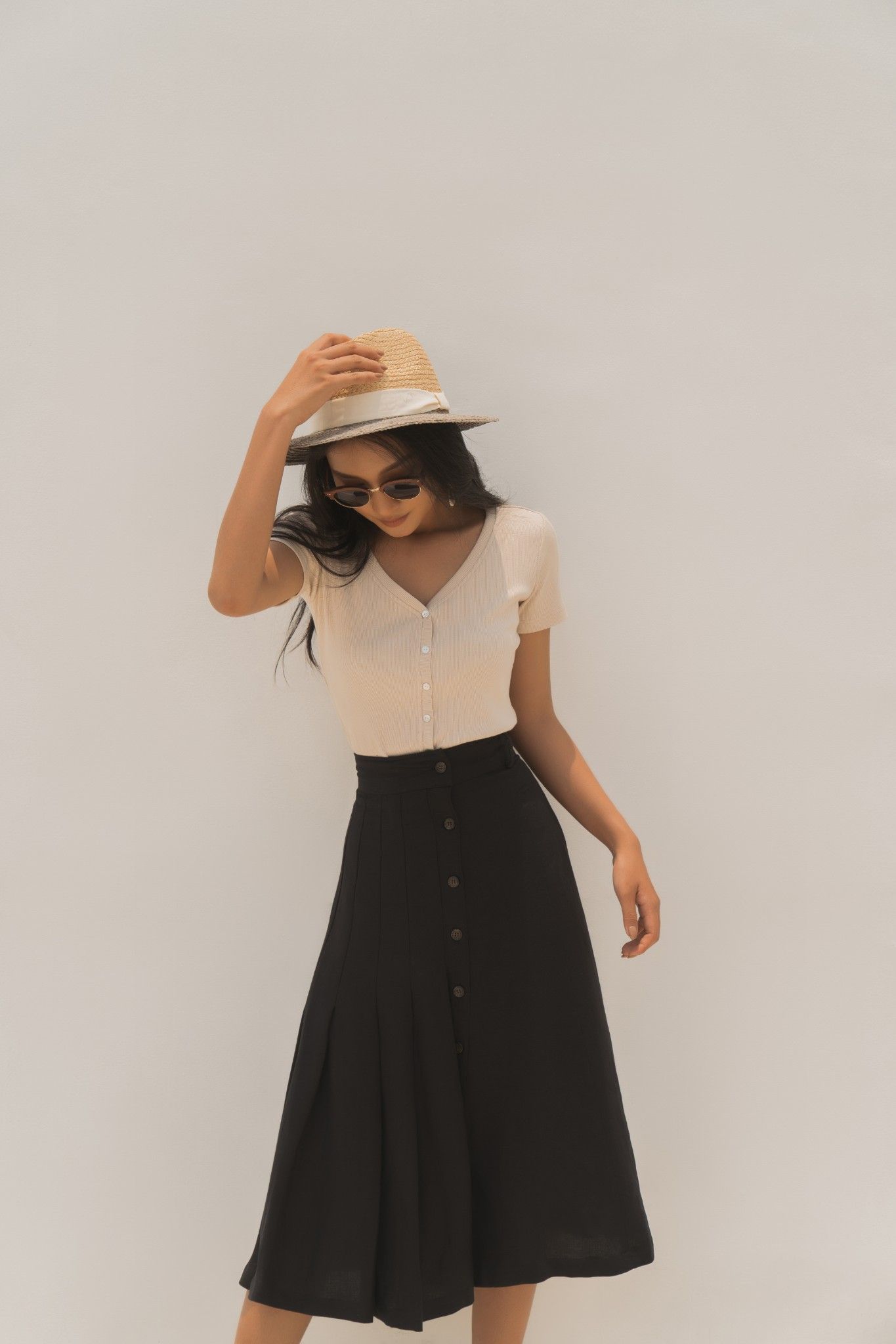 Chân váy xòe linen đen xếp li một bên C30