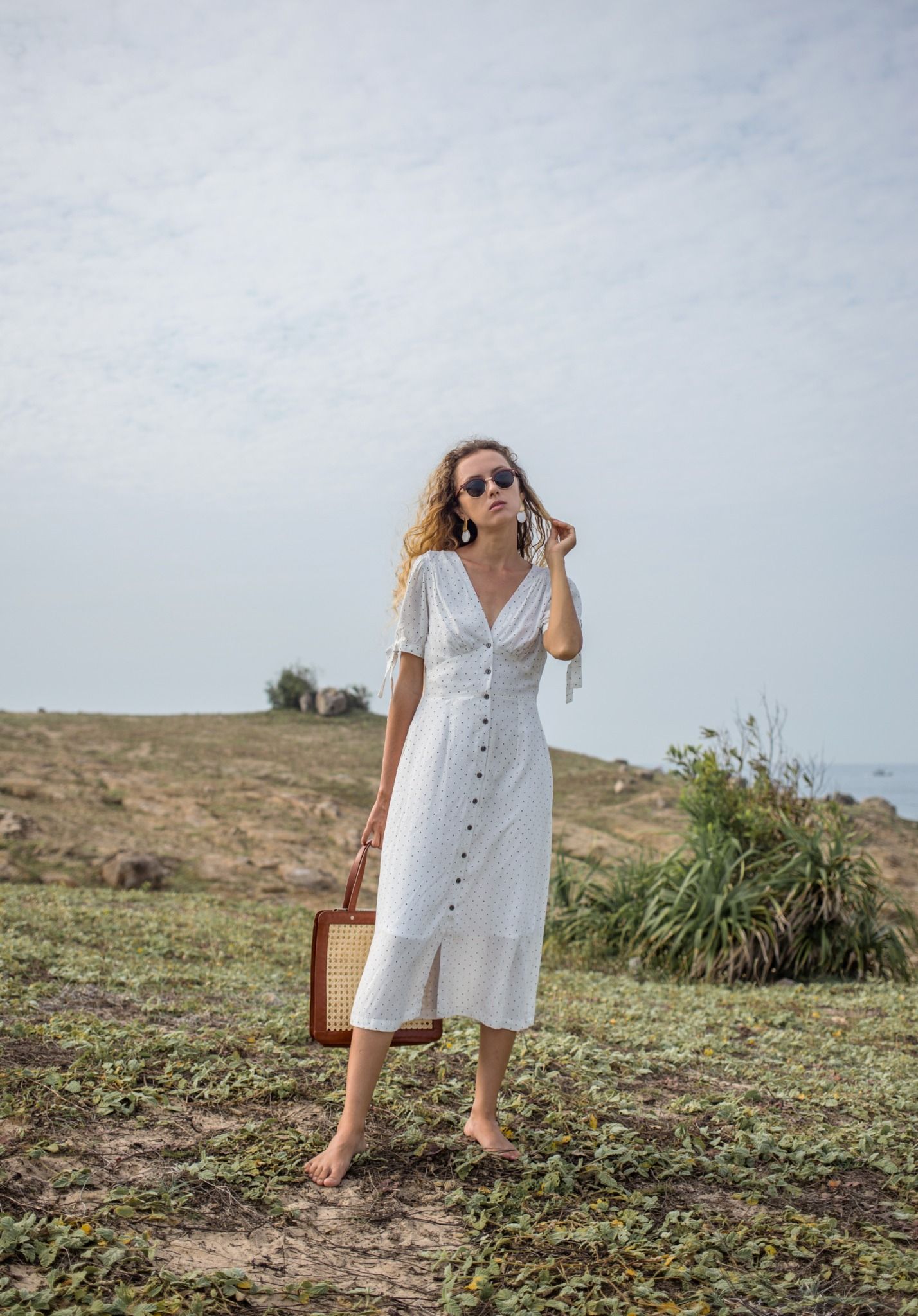 Juliana Dress - Đầm chấm bi cổ V, thắt nơ tay, có cúc D015