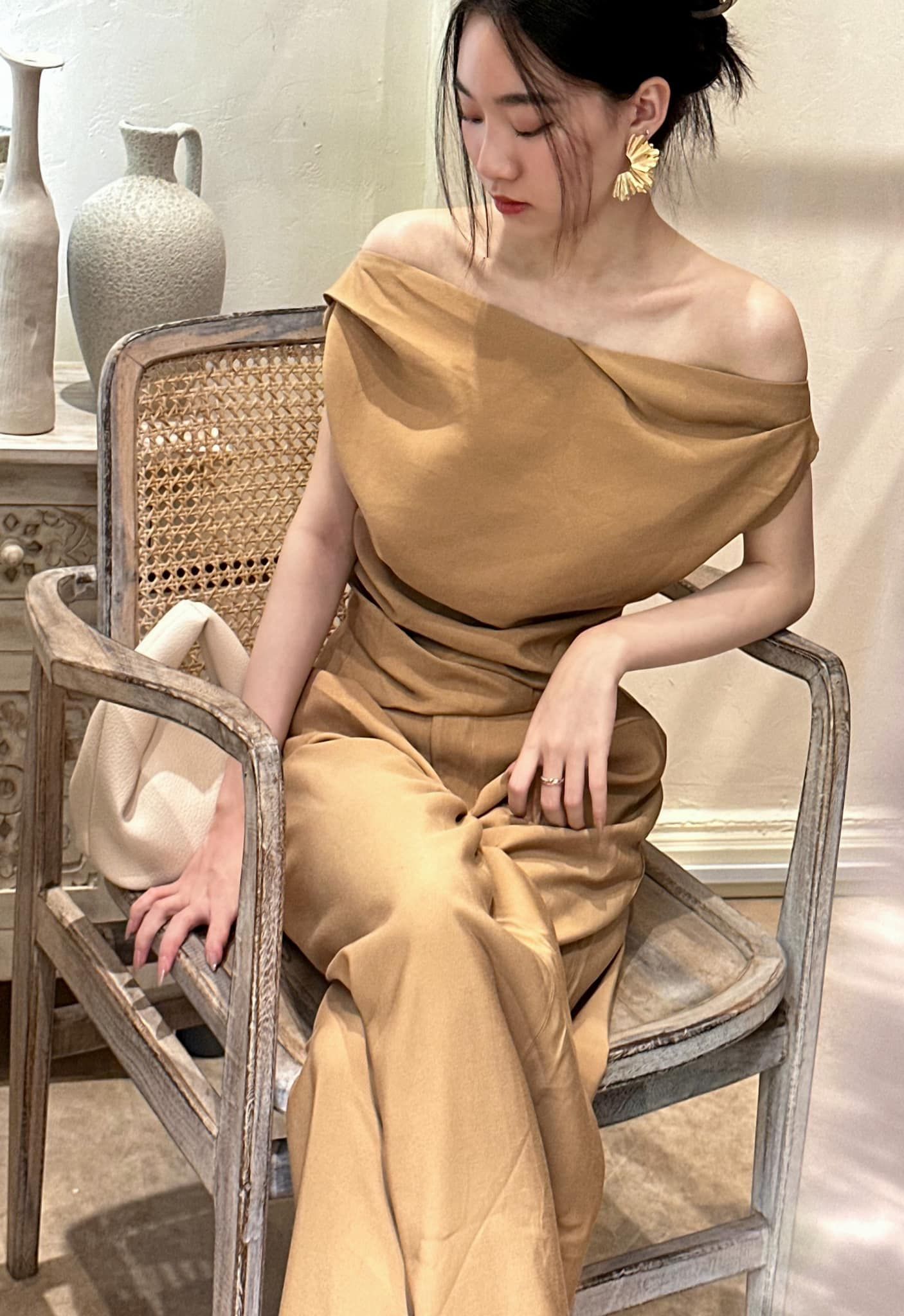 Jesse Set - Set Áo Trễ Vai Và Quần Ống Suông L72