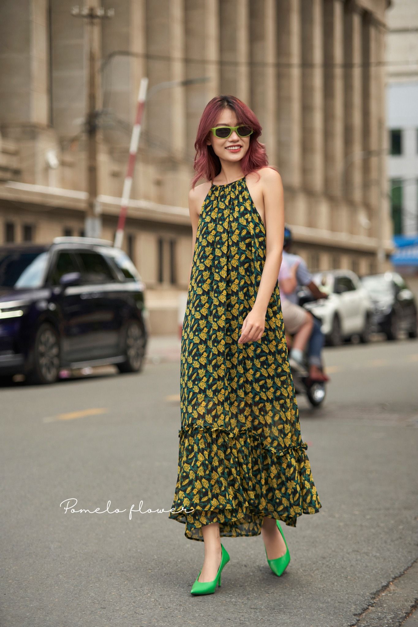 Đầm cổ yếm đen cổ yếm lá vàng D643