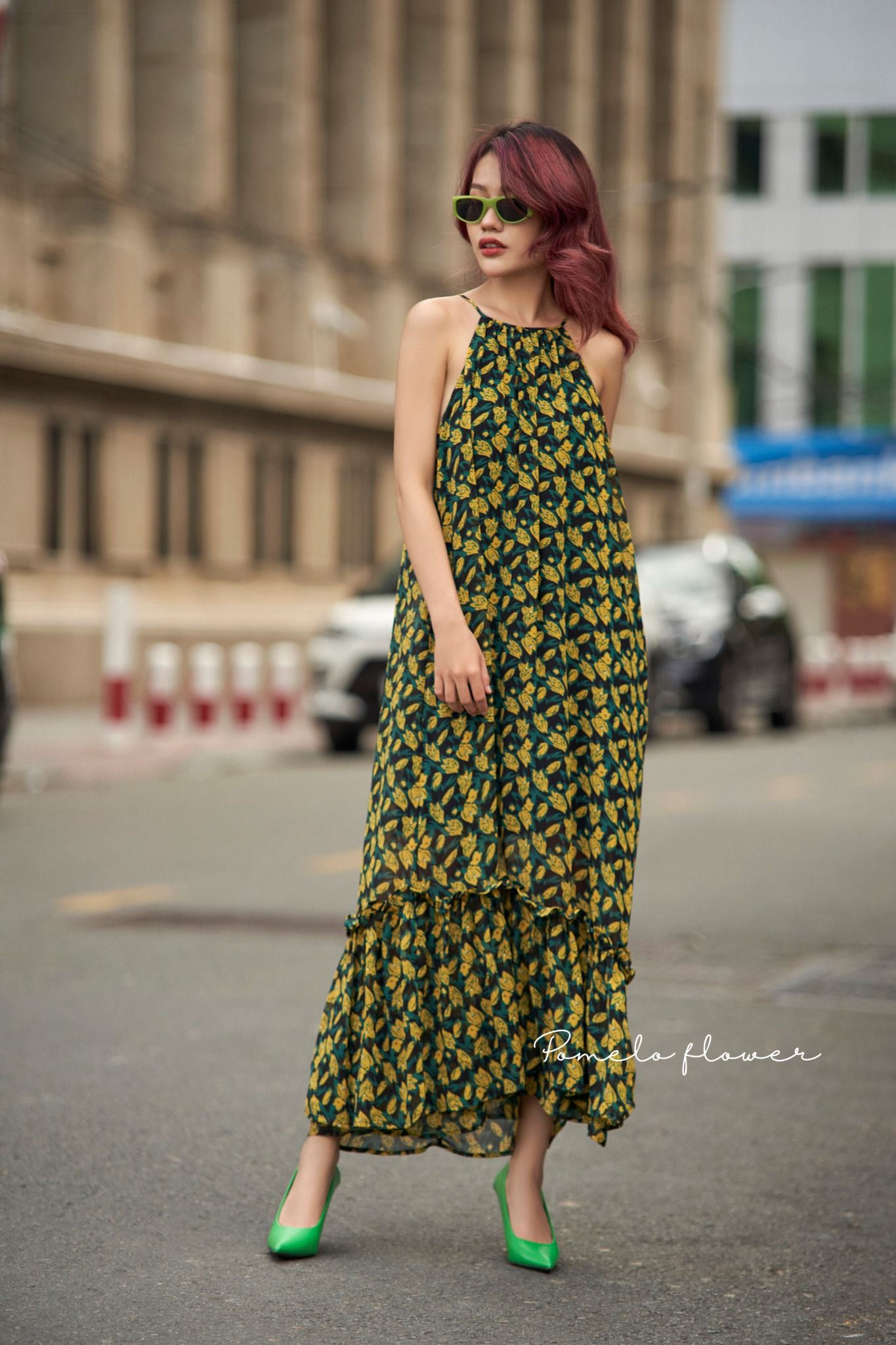 Đầm cổ yếm đen cổ yếm lá vàng D643