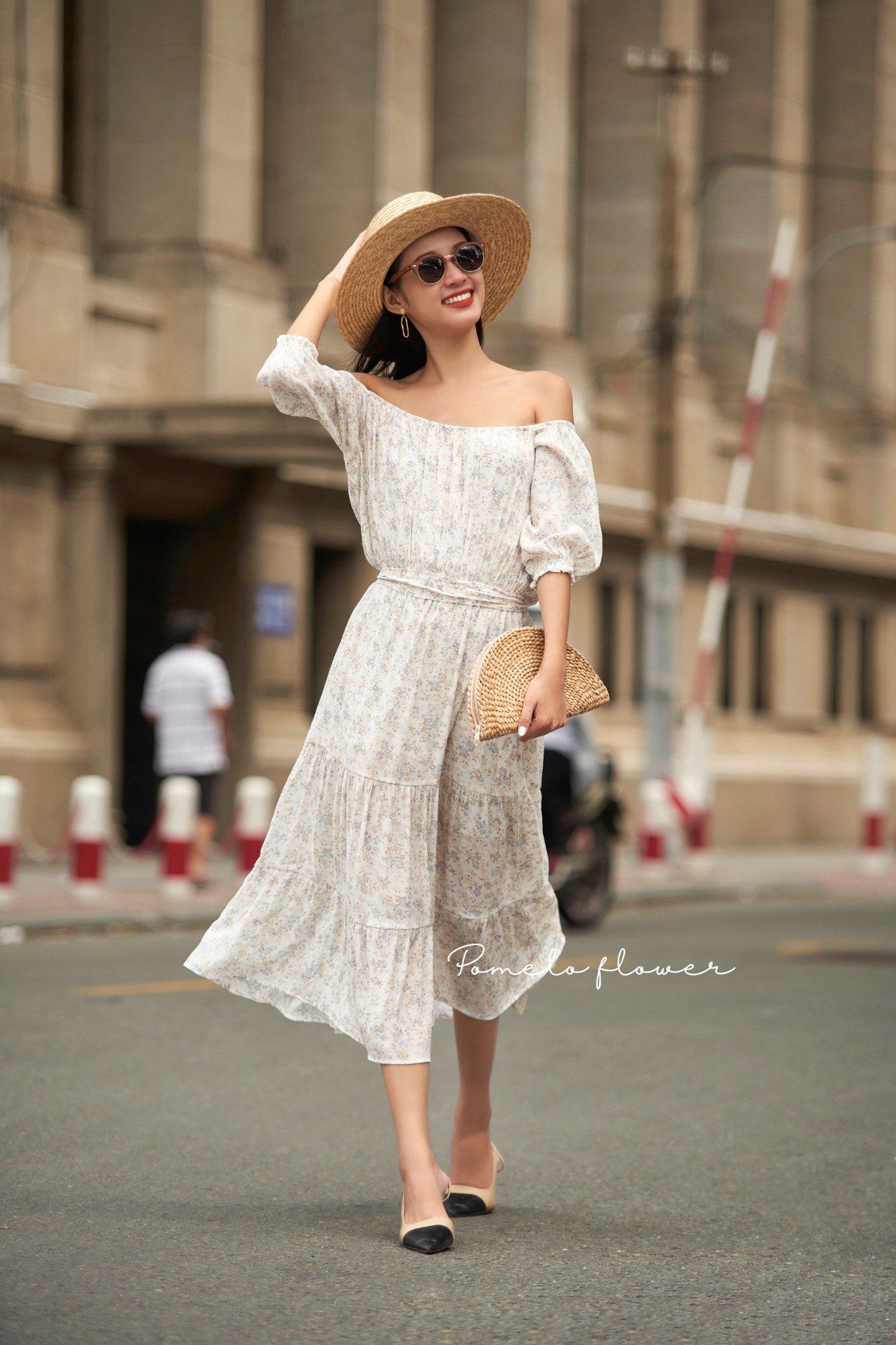 Jamie Dress - Đầm trễ vai xô lụa nền trắng hoa nâu - D619