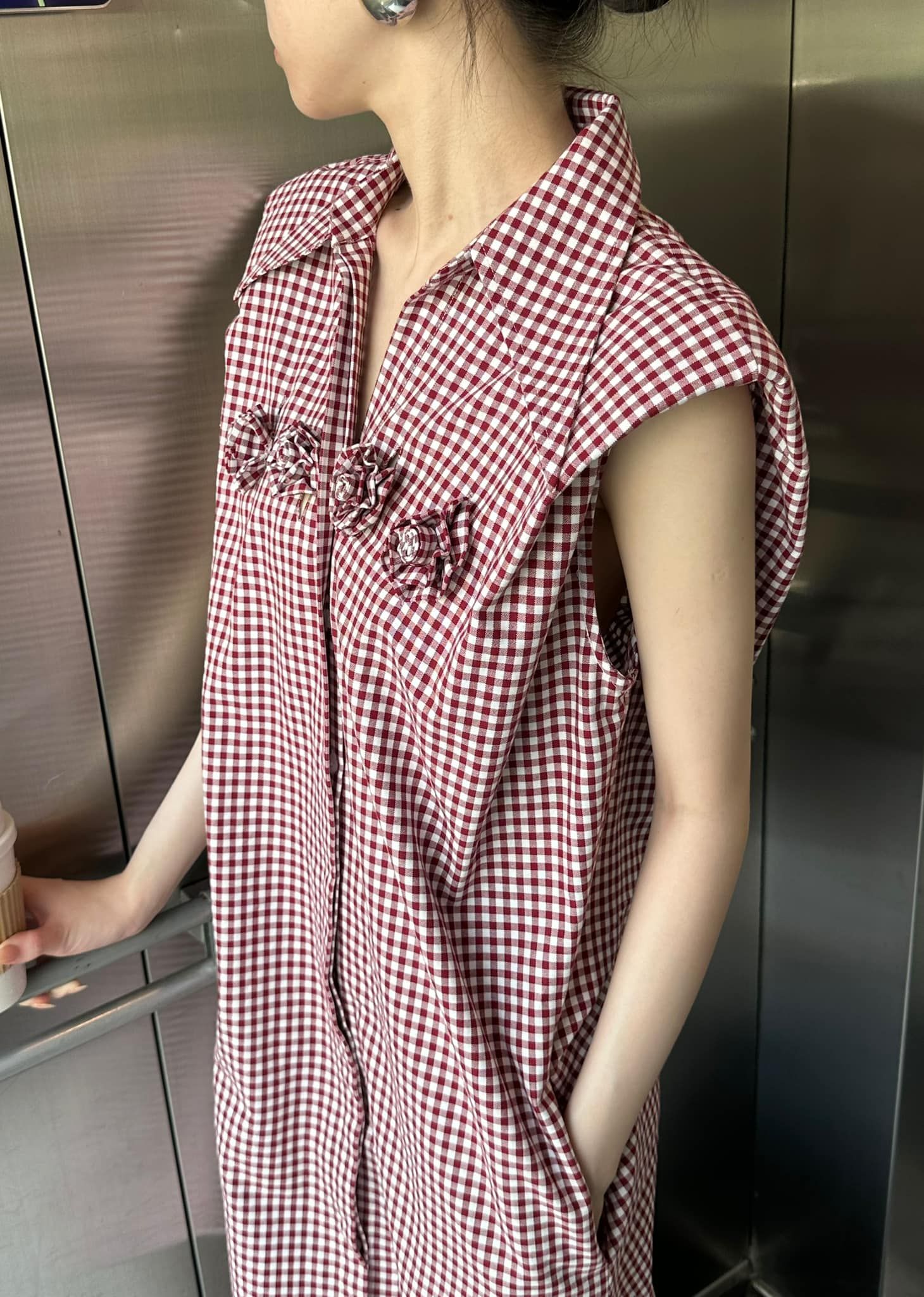 Tiffany Dress - Đầm hoa hồng khoét lưng