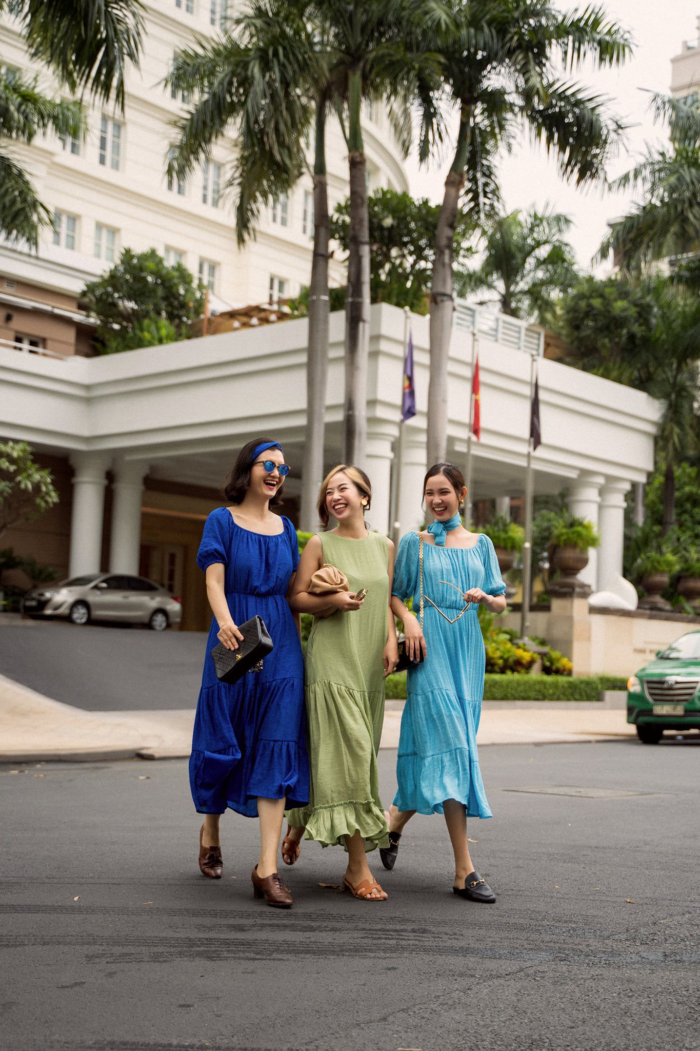 Laila Dress - Đầm xô lụa trễ vai xanh biển D56