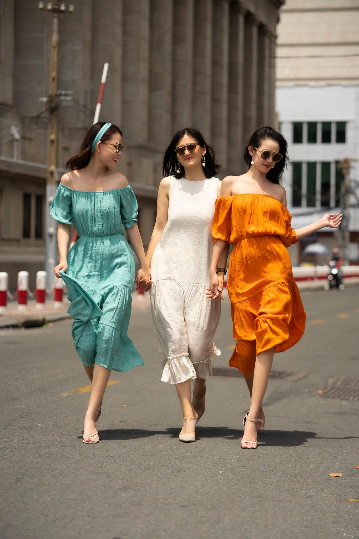 Laila Dress - Đầm xô lụa trễ vai xanh biển D56