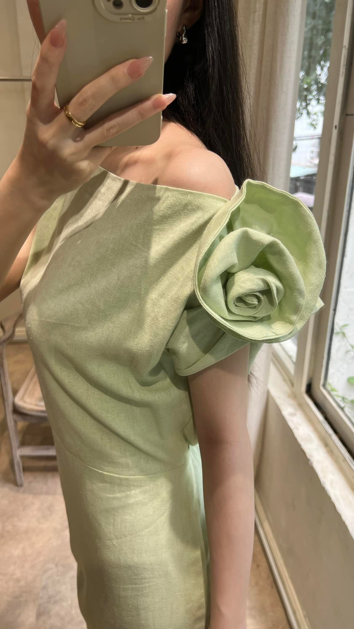 Zinnia Dress - Đầm Linen Lệch Vai Hoa Hồng D989