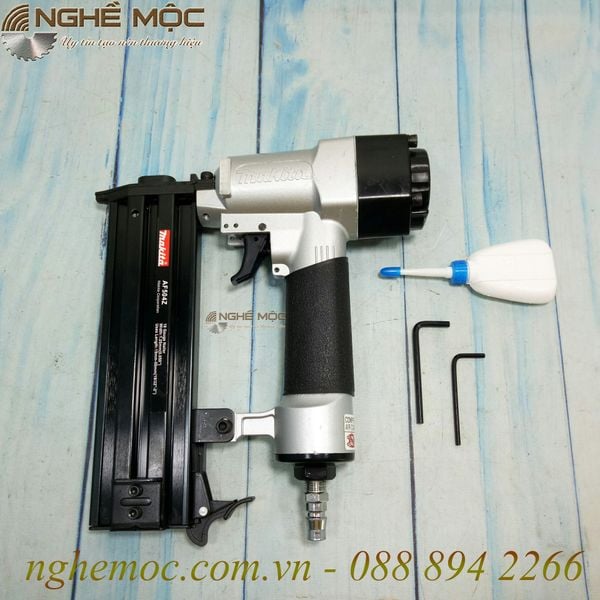 Súng bắn đinh hơi Makita AF504Z