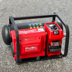 Máy nén khí Milwaukee M18 FAC-0