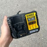 Bộ sạc pin 12-20V/ 4A Dewalt DCB1104