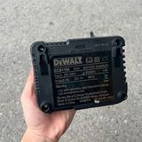 Bộ sạc pin 12-20V/ 4A Dewalt DCB1104