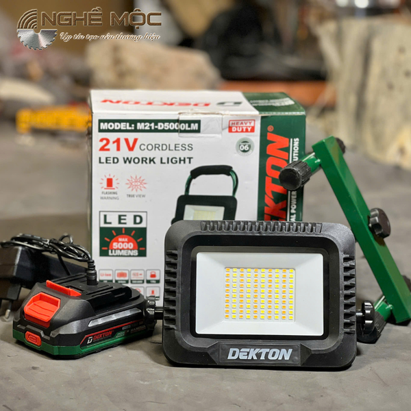 Đèn công trình dùng pin Dekton M21-D5000LM Độ sáng 1250-5000 Lumens