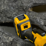 Máy cắt cầm tay 20V Dewalt DCS356N-KR có chân