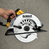 Máy cưa đĩa Dewalt DWE5615 1500W 184mm vành chắn bảo vệ an toàn khi làm viêc