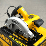 Máy cưa đĩa Dewalt DWE5615 1500W 184mm có thân hình di chuyển tiện lợi