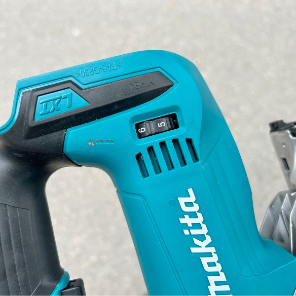 Máy cưa lọng dùng Pin 18V Makita DJV182Z – mochaiphat