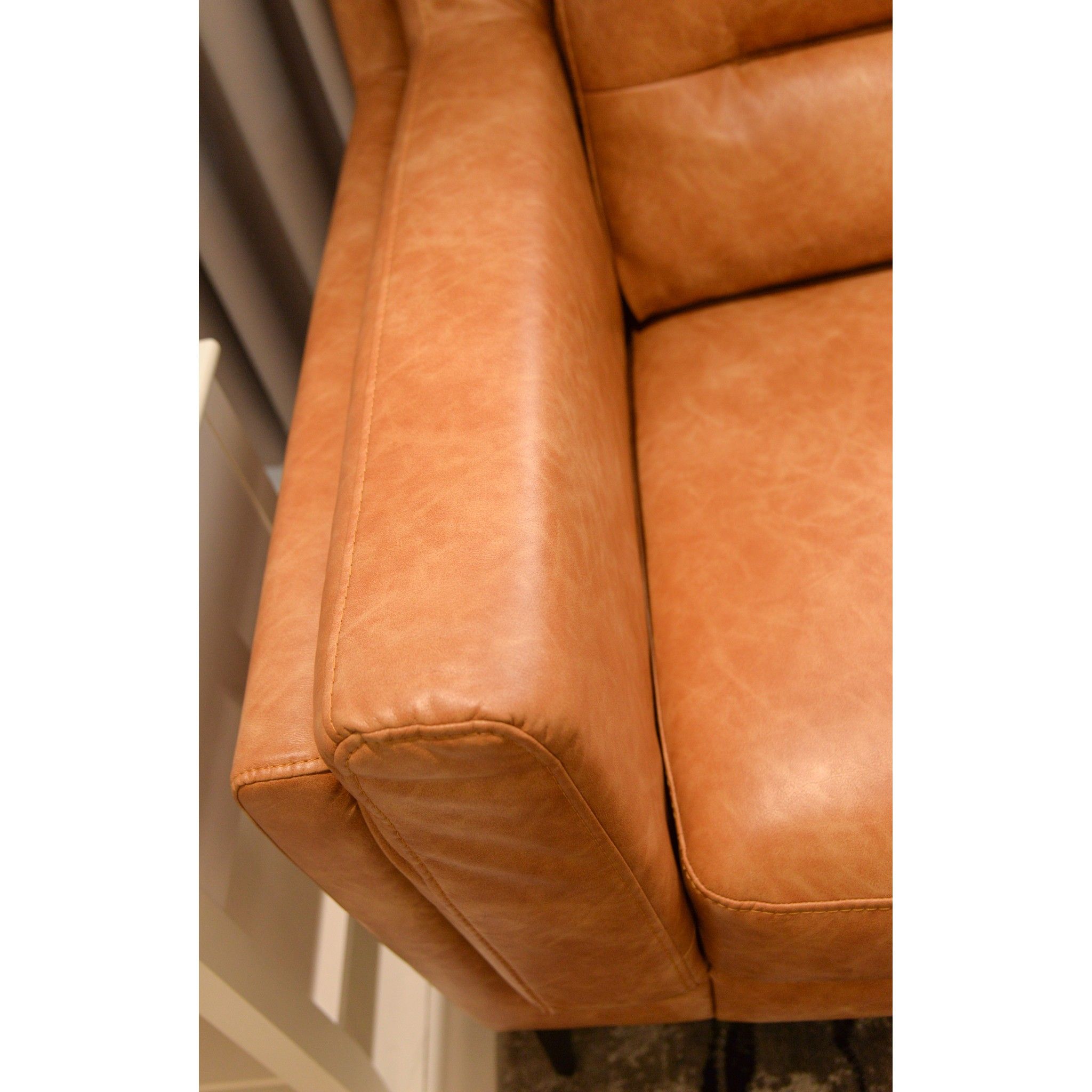  SOFA DA CÔNG NGHIỆP - COWBOY COGNAC 3 CHỖ 