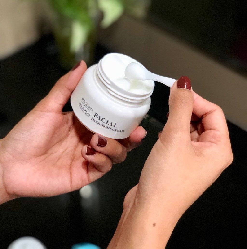 Combo Sữa rửa mặt + Kem dưỡng trắng và trẻ hóa da ngày và đêm Scentio Milk Plus 50ml