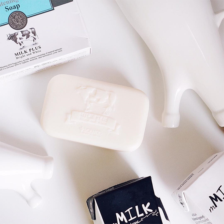 Xà phòng 2 in 1 dưỡng trắng và trẻ hóa da Scentio Whitening Q10 Milk Plus 100g