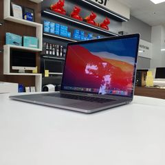 MacBook Pro 2018 15 inch ( 2.9Ghz i9/ 32GB Ram/ 1TB SSD/ Radeon Vega 16/ Gray) - Like New 99%