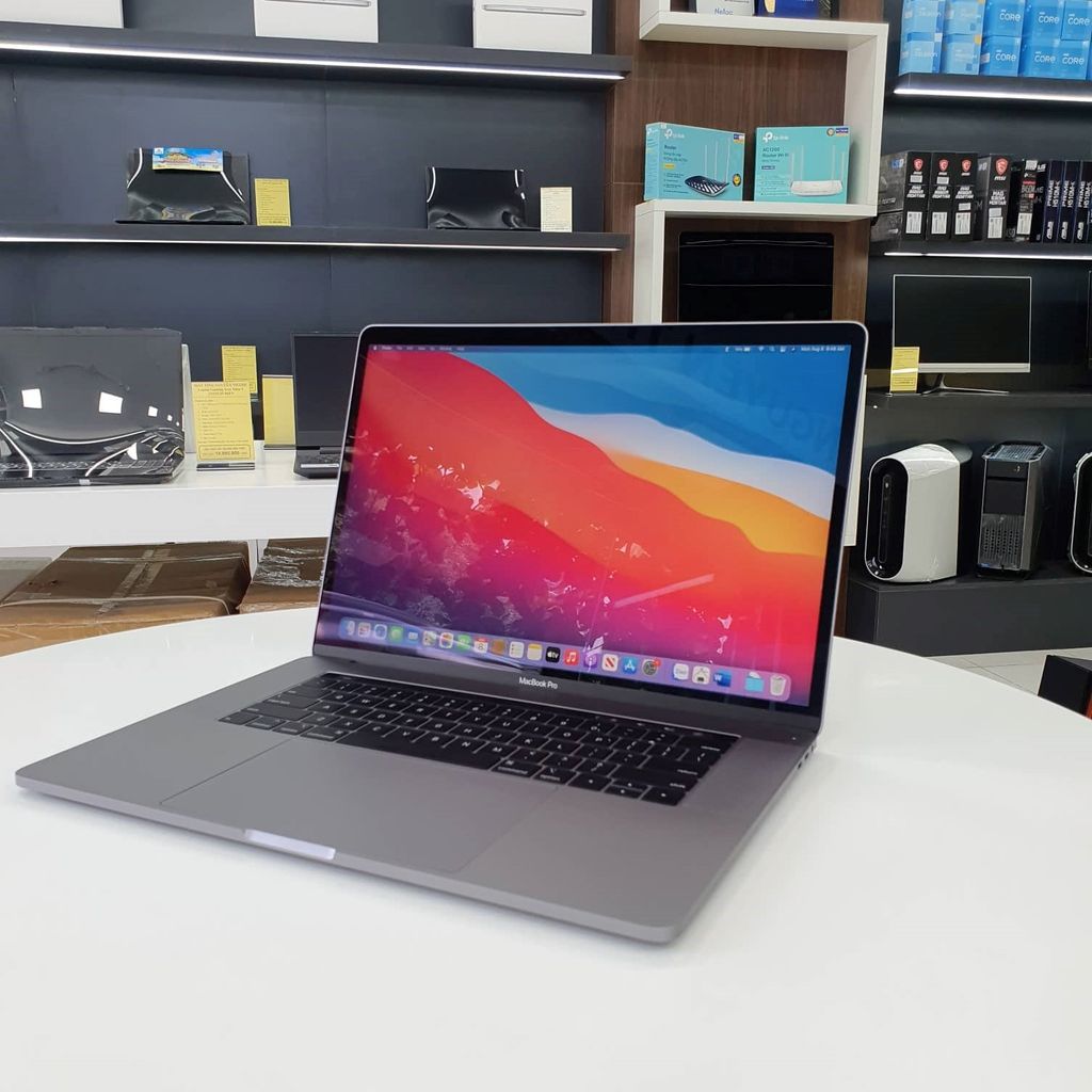 MacBook Pro 2019 15 inch - (I9 2.4GHz/ Ram 32GB/ SSD 1TB/ Radeon Pro Vega 20/ Gray) - Like New 99%