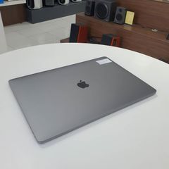 MacBook Pro 2018 15 inch ( 2.9Ghz i9/ 32GB Ram/ 1TB SSD/ Radeon Vega 16/ Gray) - Like New 99%