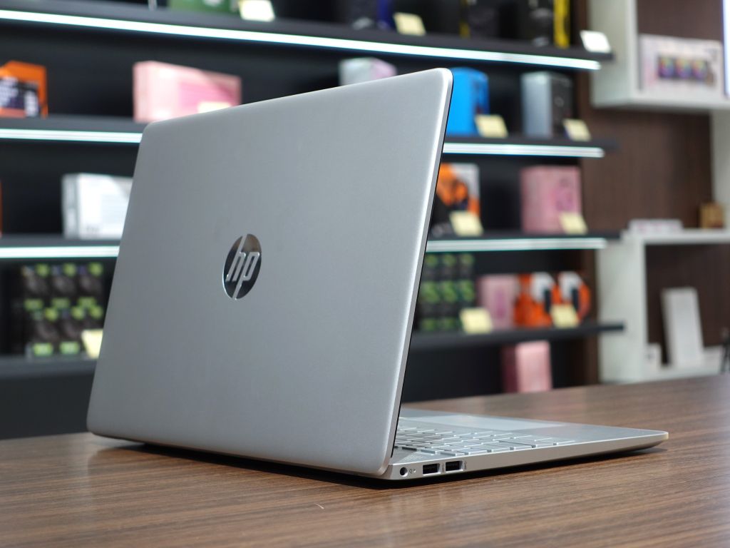 Laptop HP 15-DY5097NR 12th Gen Core i7-1255U, 16GB DDR4, 256GB SSD, Intel Iris Xe Graphics, 15.6