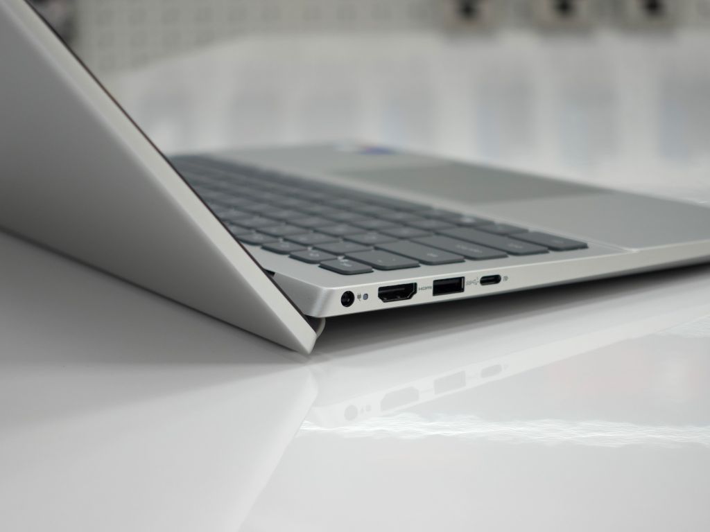 Laptop Dell Inspiron 5420 (i5-1240P/ Ram 16GB/ SSD 512GB/ 14 inch 2.2K/ Win 11/ Silver)