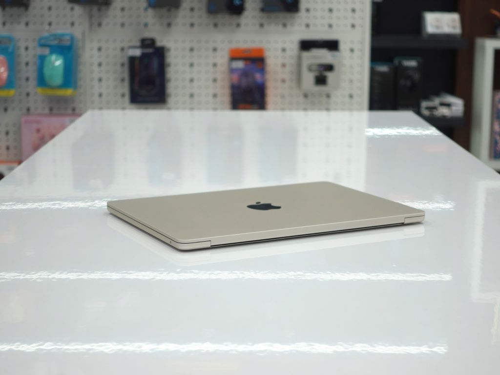 MacBook Air M2 13.6-inch 2022 8-Core CPU / 8-Core GPU / 8GB RAM / 256GB - Like new 99%