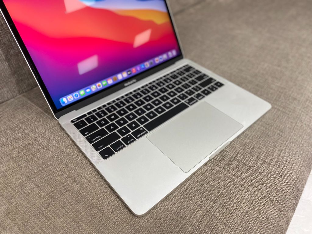 Macbook Pro Retina MPXR2 2017 Core i5 2.3GHz/ Ram 8Gb/ SSD 128Gb/ Màn 13.3