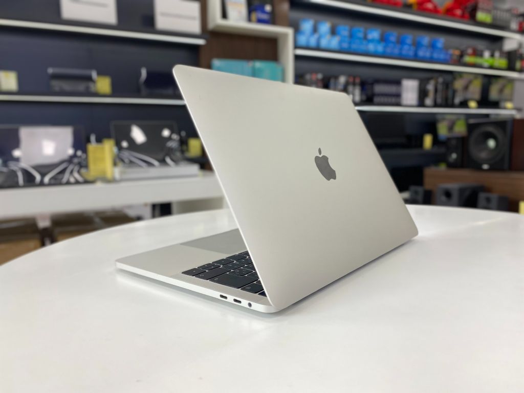MacBook Pro 2018 13 inch Touch Bar (MR9U2) Core i5 2.3 Ghz / Ram 8GB/ SSD 256GB/ Silver – Like new