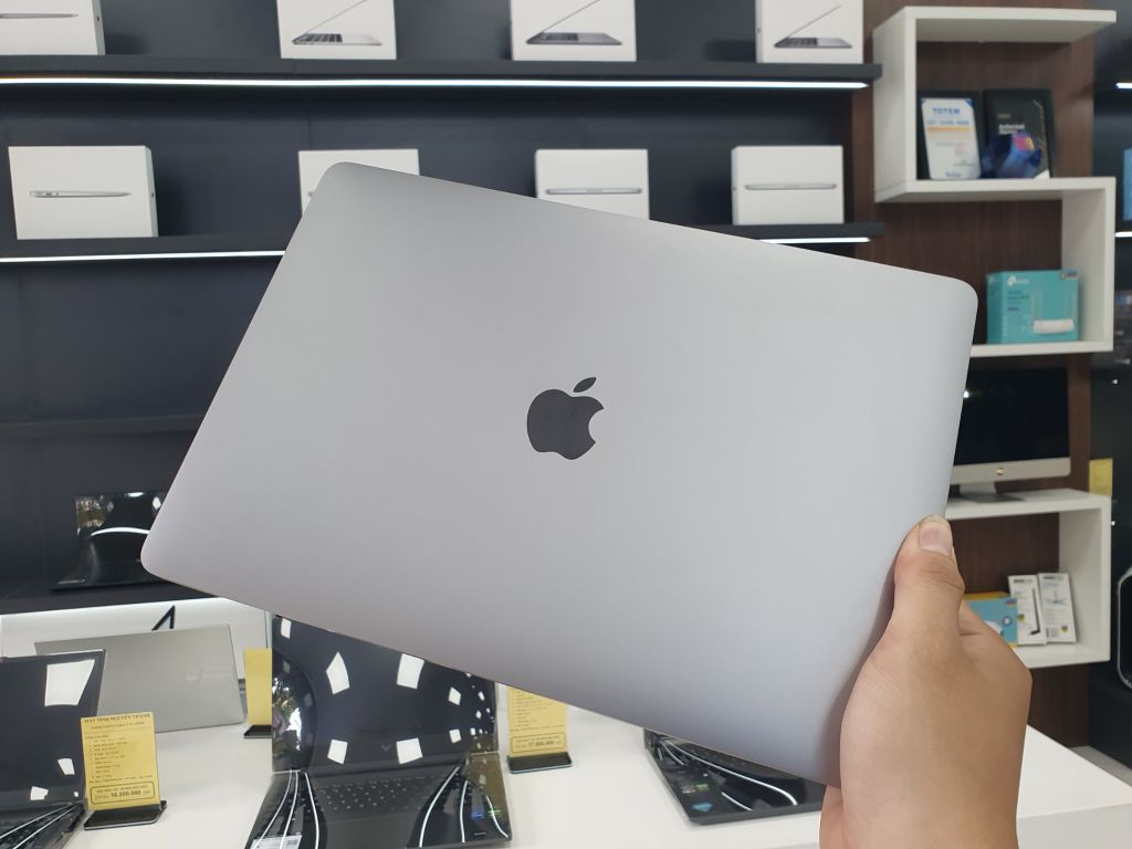 MacBook Pro 13 inch A2289 2020 Like New 99%