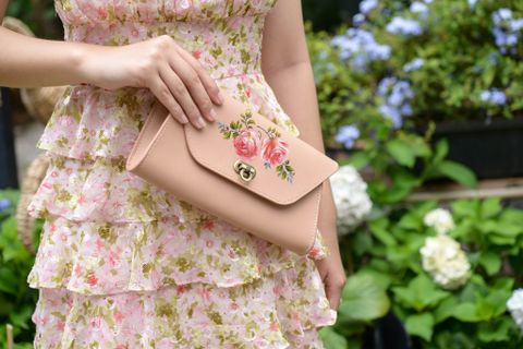 Queen Clutch Vẽ Tranh