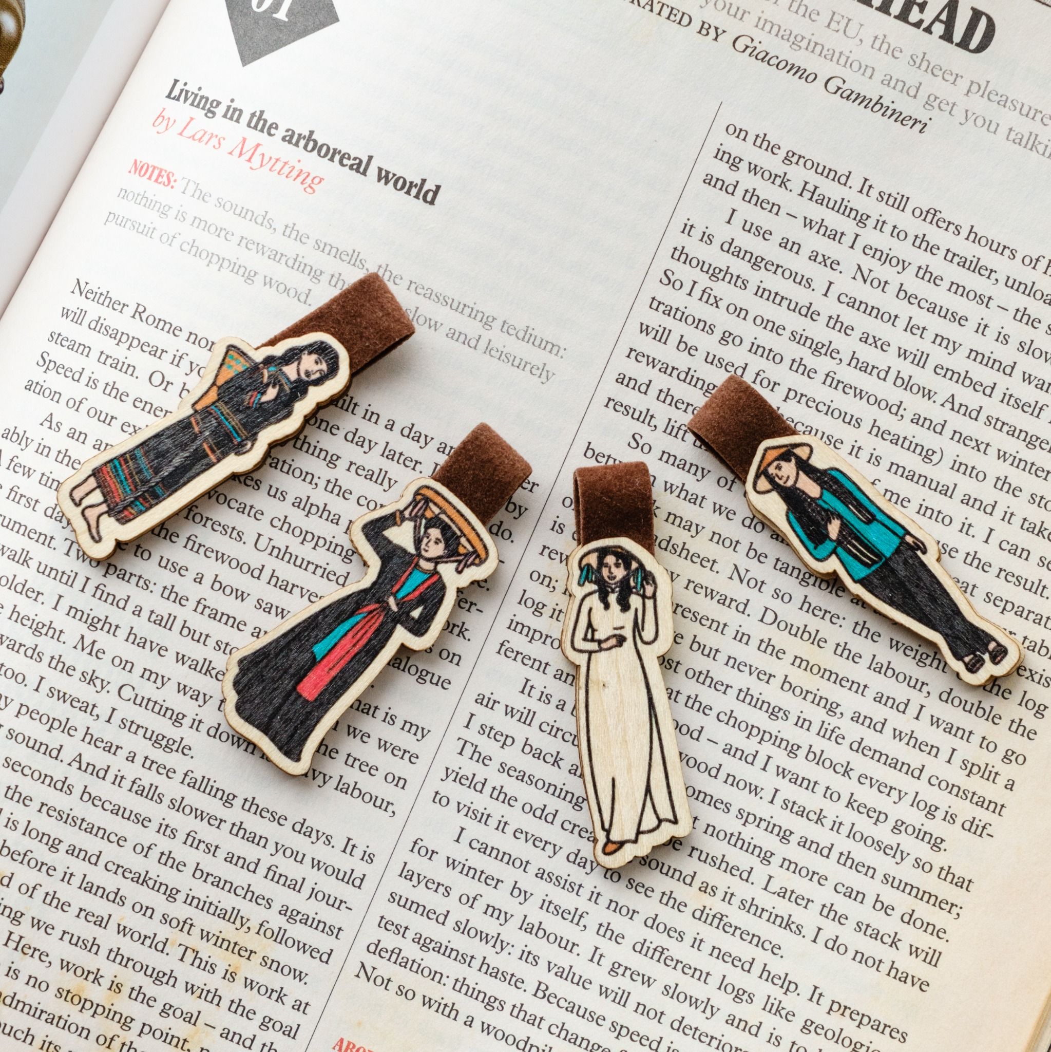 Wooden Bookmark - Trang phục truyền thống