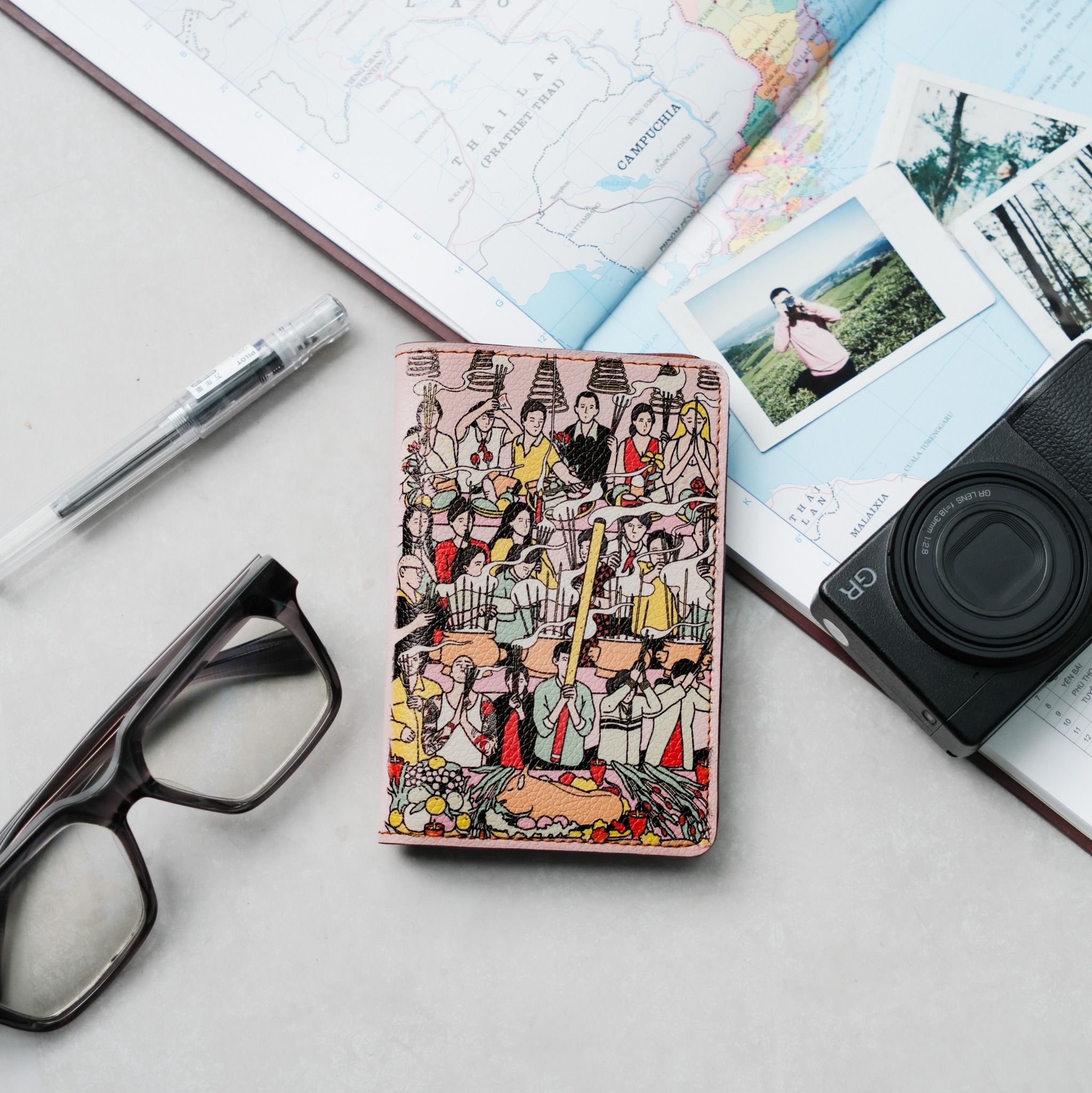 Leather Passport Holder - Cúng bái