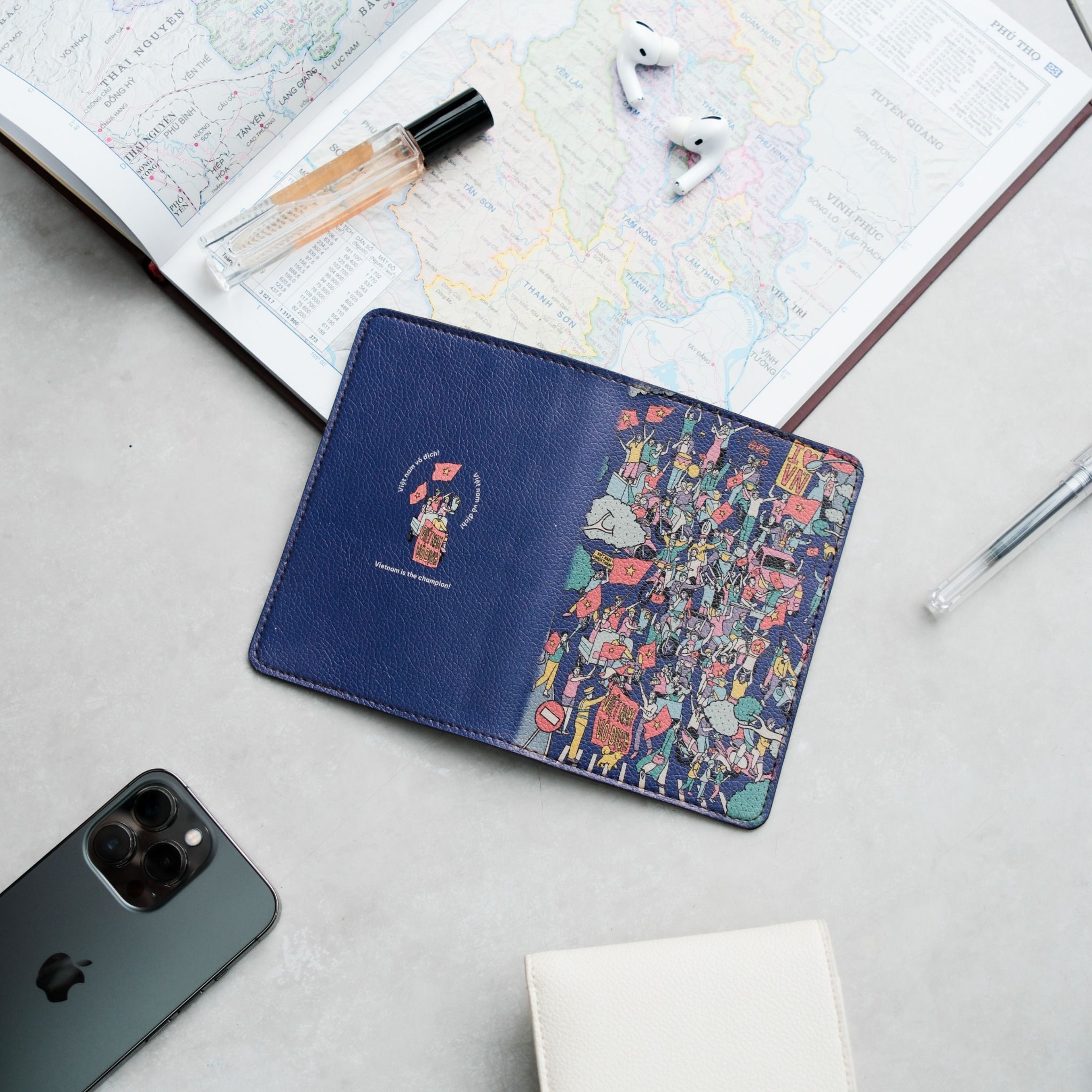 Leather Passport Holder - Đi bão