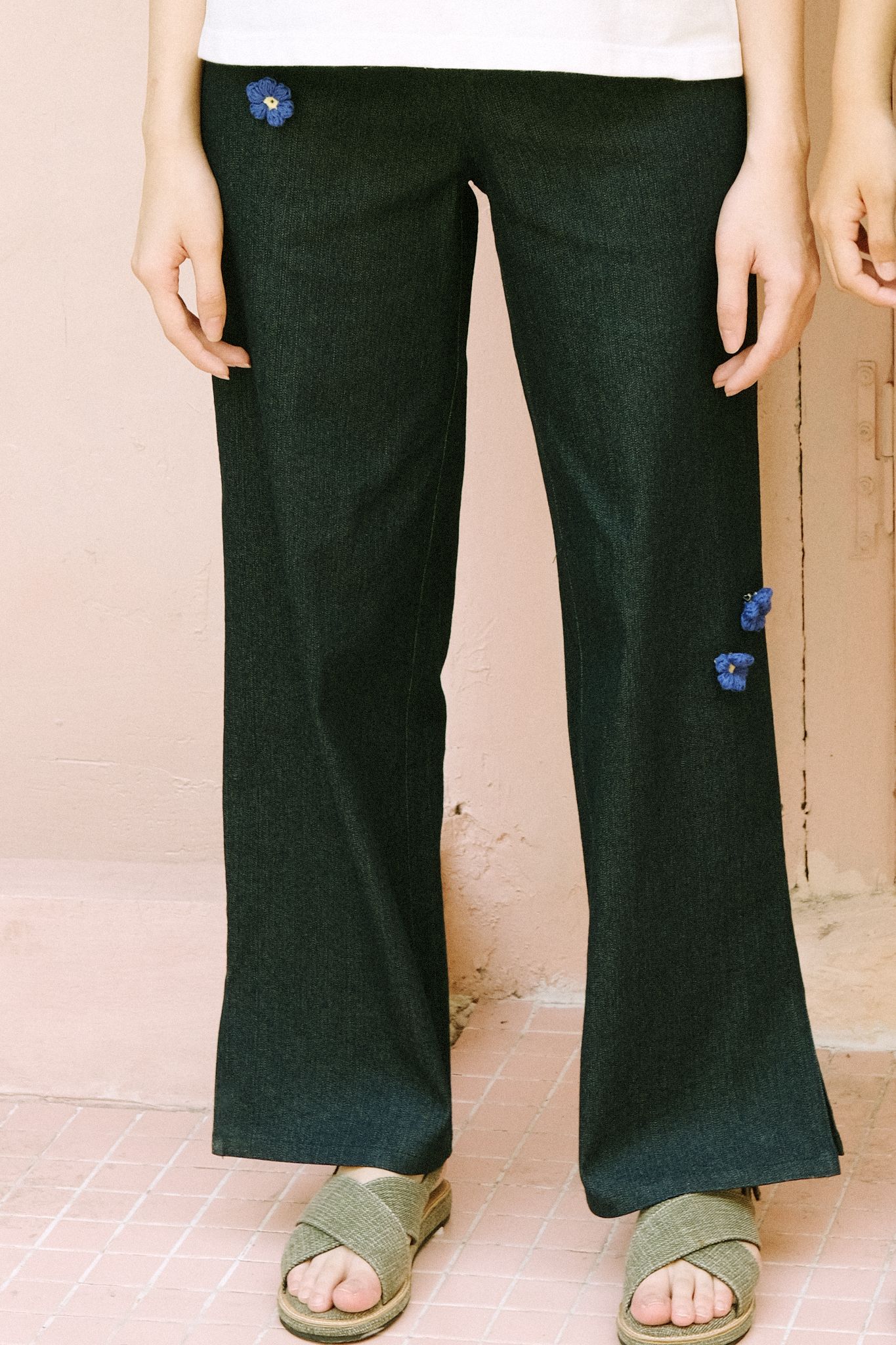 Straight Legs Jeans With Removable Flower Pins
