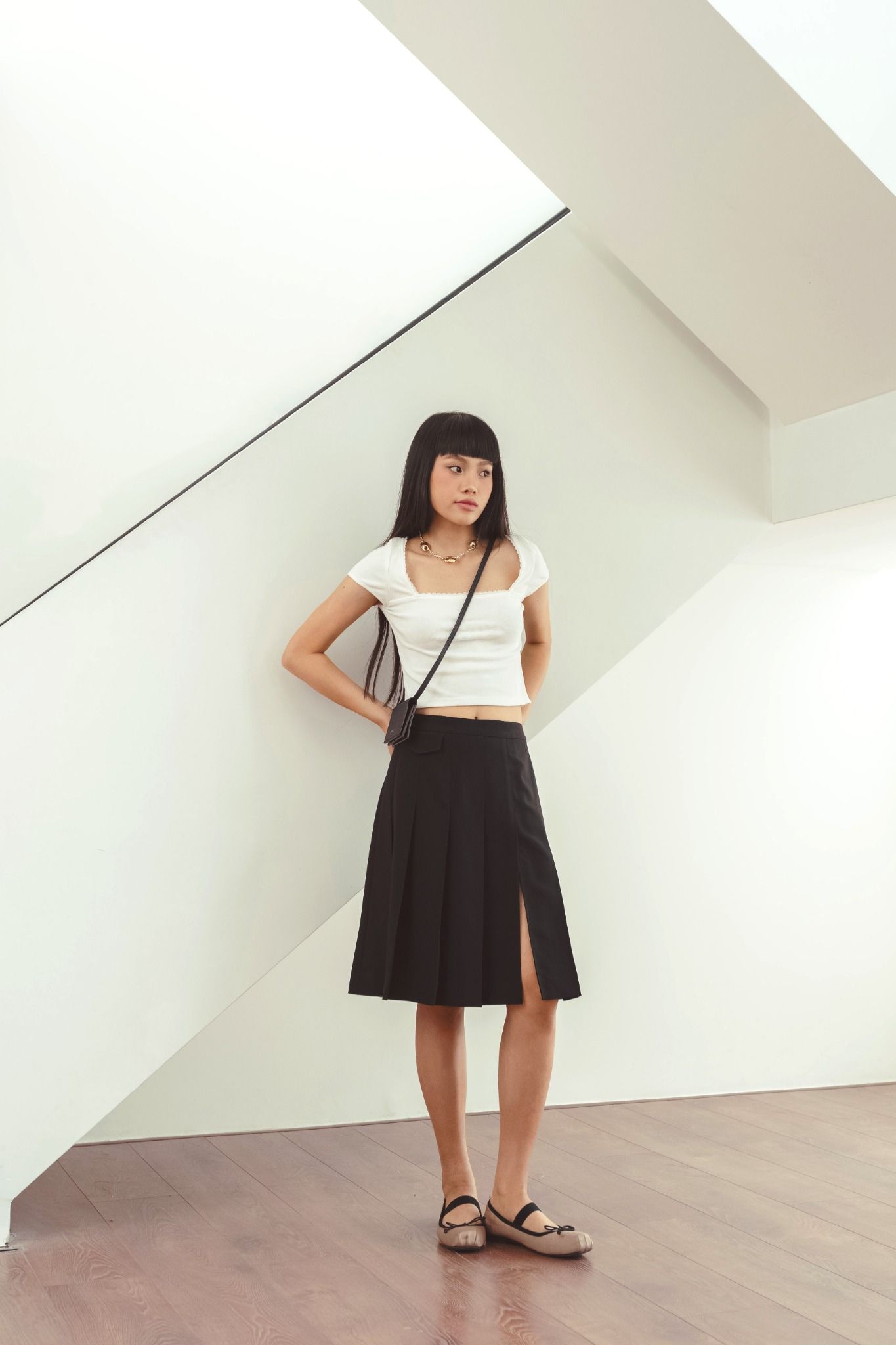  Black Pleated Side Slit Mid-Length Skirt 